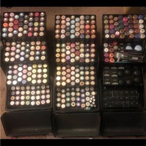 Mac Pigments authentic a lot of HTF and rate pigments